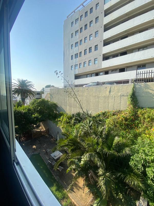 To Let 1 Bedroom Property for Rent in Sea Point Western Cape